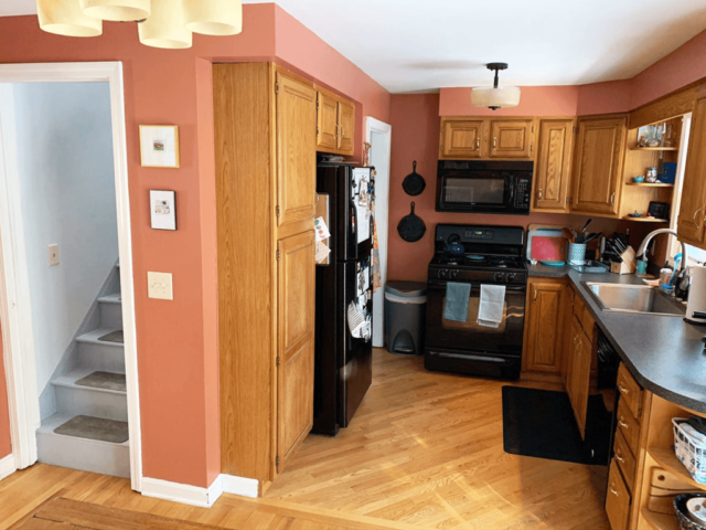 Image of kitchen before remodeling